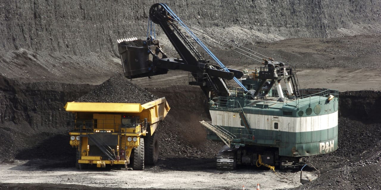 Court lifts Obama-era moratorium on federal coal leases - Vimarsana News