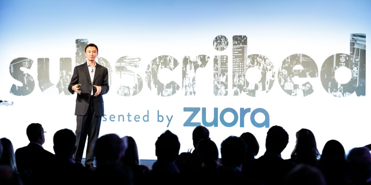 Zuora influences employment, giving a positive outlook for a full year