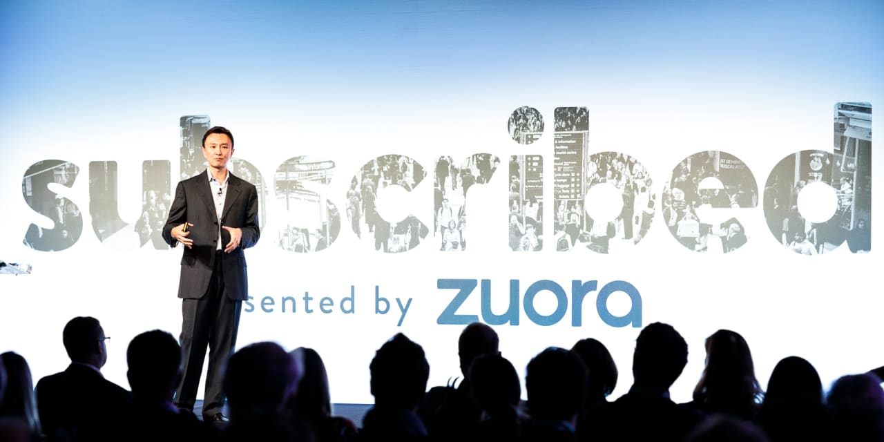 Zuora influences employment, giving a positive outlook for a full year