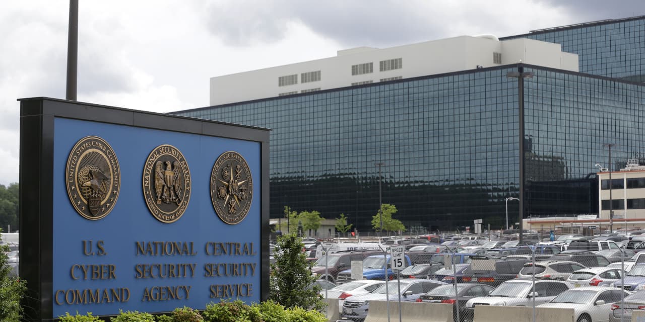 Ex Nsa Worker Charged With Trying To Sell Us Secrets To A Hostile Nation Marketwatch 8590