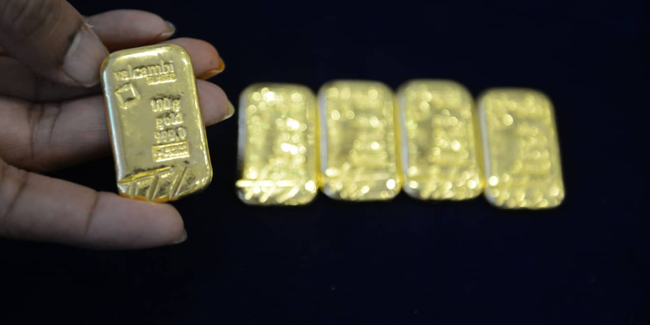 Gold futures head lower as investors watch for U.S. inflation report