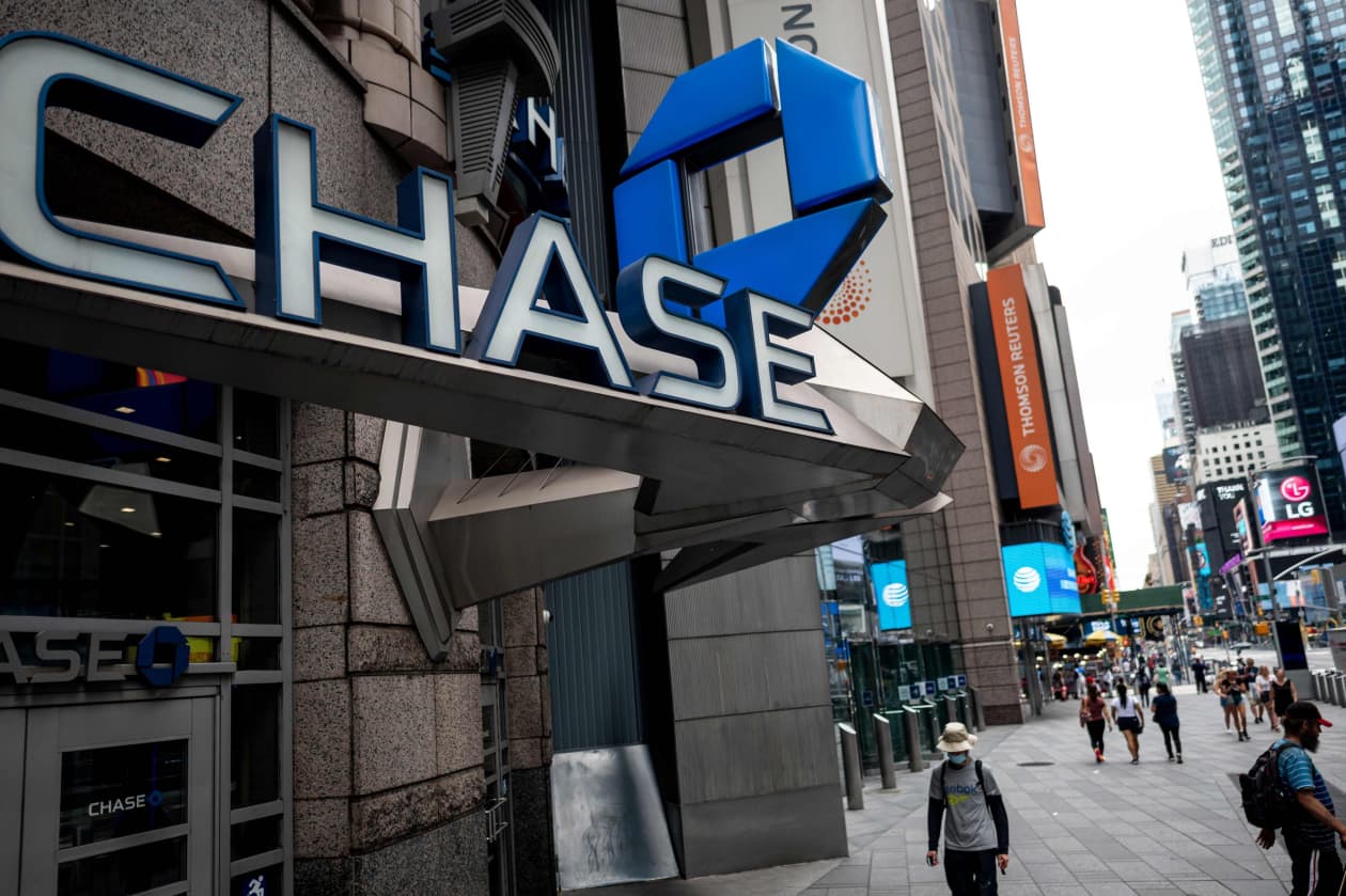Chase posts recordbreaking yearly profit, as fourthquarter