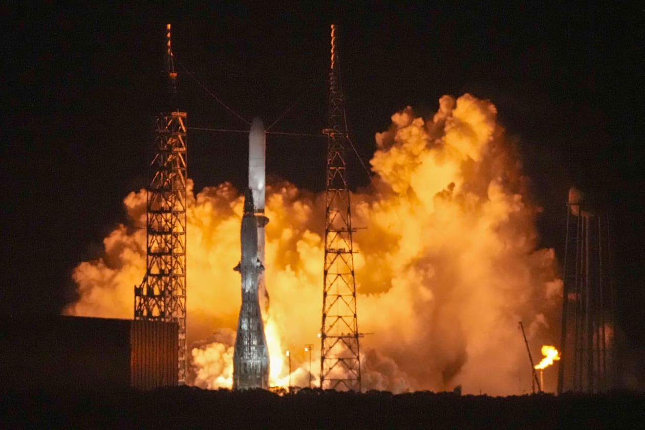 Jeff Bezos’ Blue Origin launches new rocket in first test flight ...