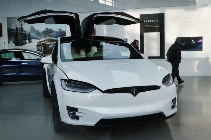 Tesla Plan to Close Stores Could Prove Costly - Barrons