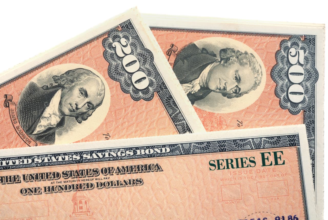 I inherited $70,000 in savings bonds from my late mother. How do I avoid tax problems when cashing them in?