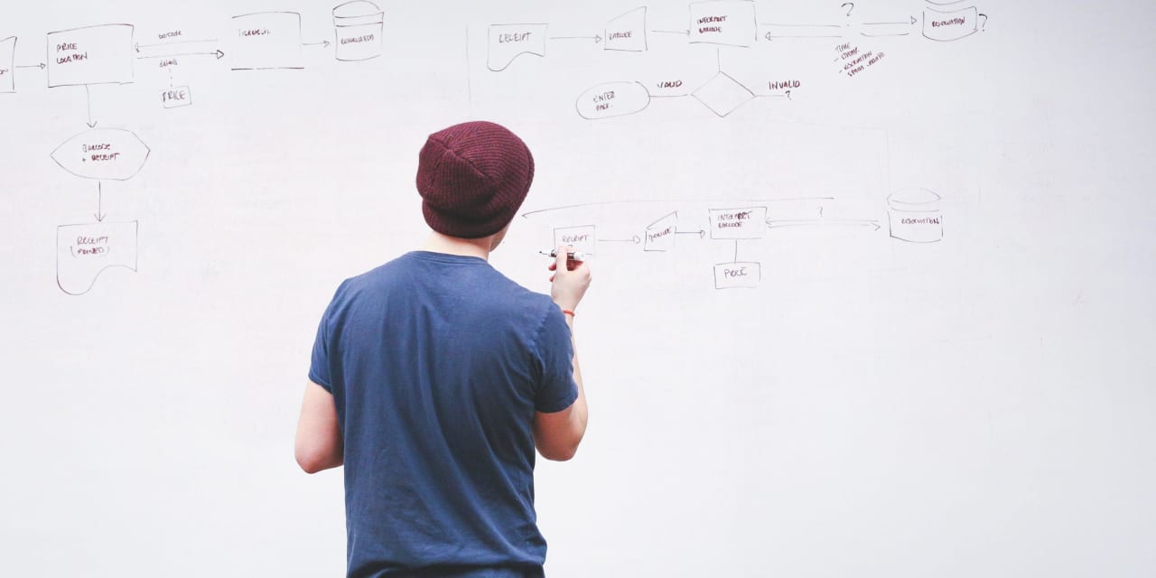 Product managers make an average of $100K a year. Here's how to become one - Vimarsana News