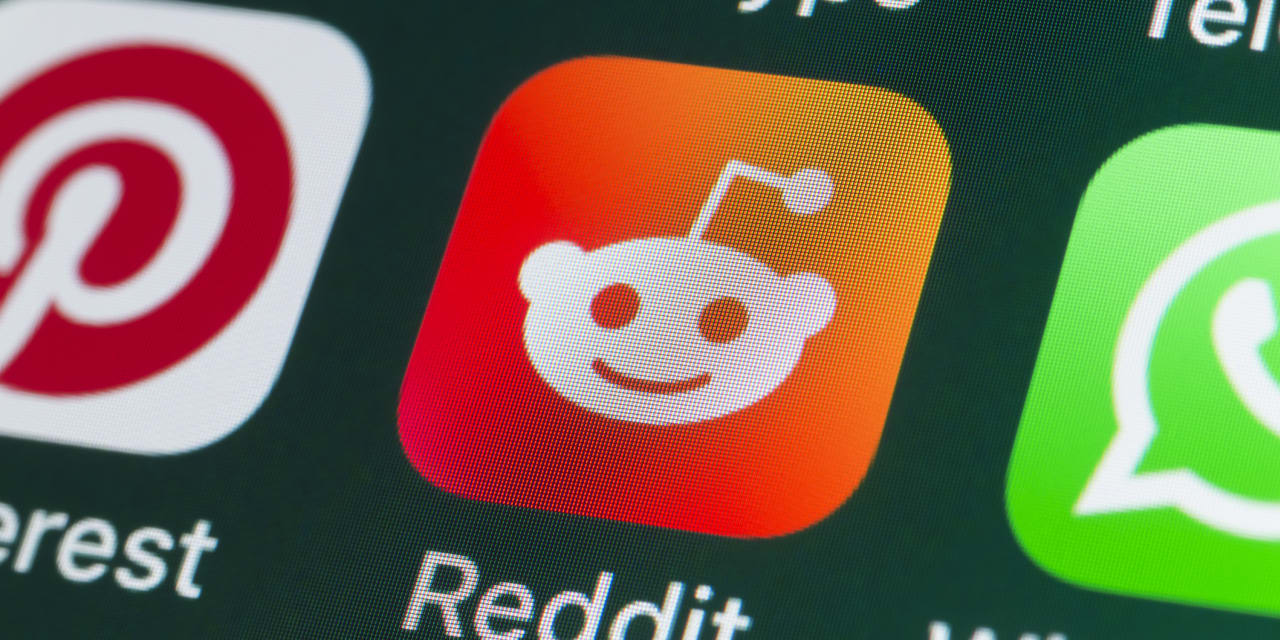 Wall Street Seeks Ways to Avoid Reddit Traders’ Imprint