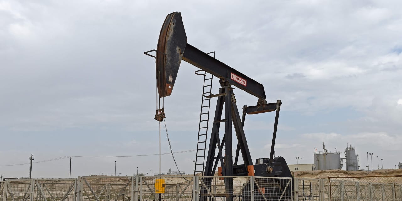 Oil prices are rising as the stock market resumes its recovery from the global crisis