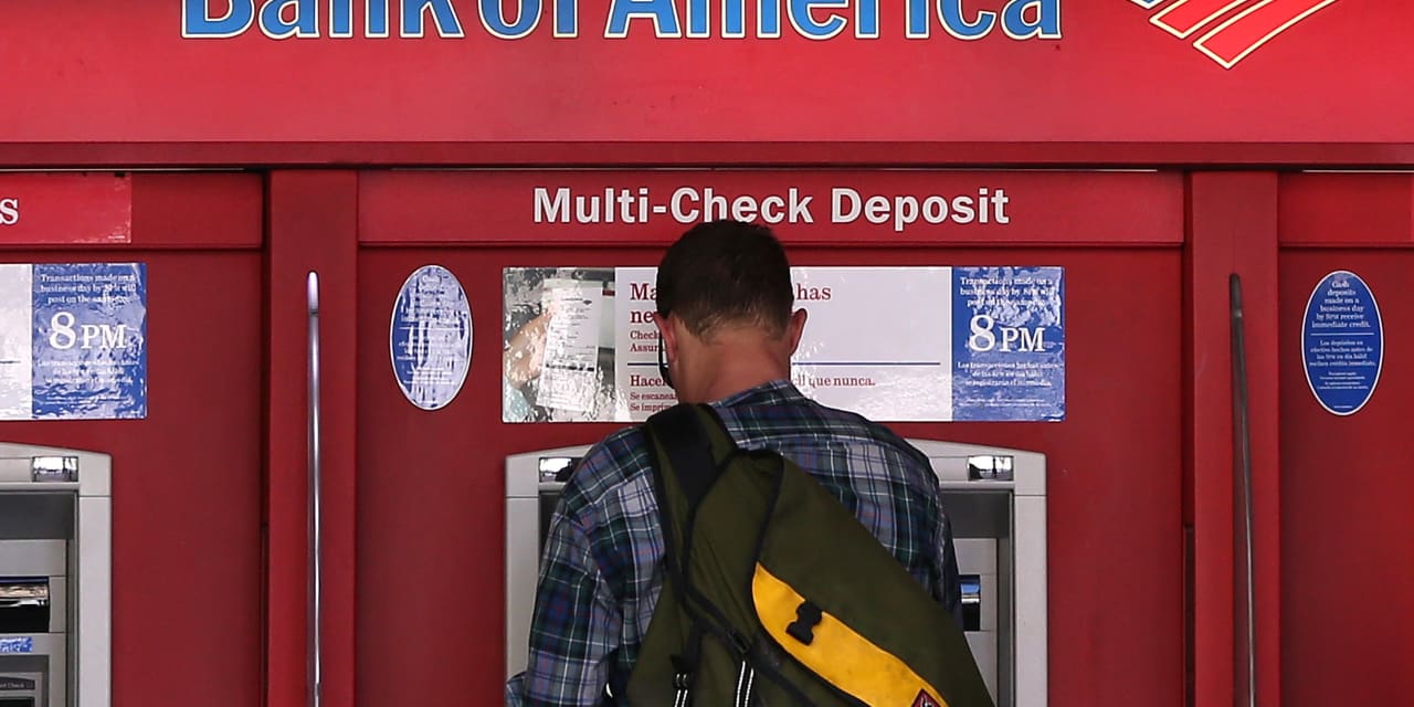 The Federal Reserve loosens restrictions on the repurchase of shares of large banks