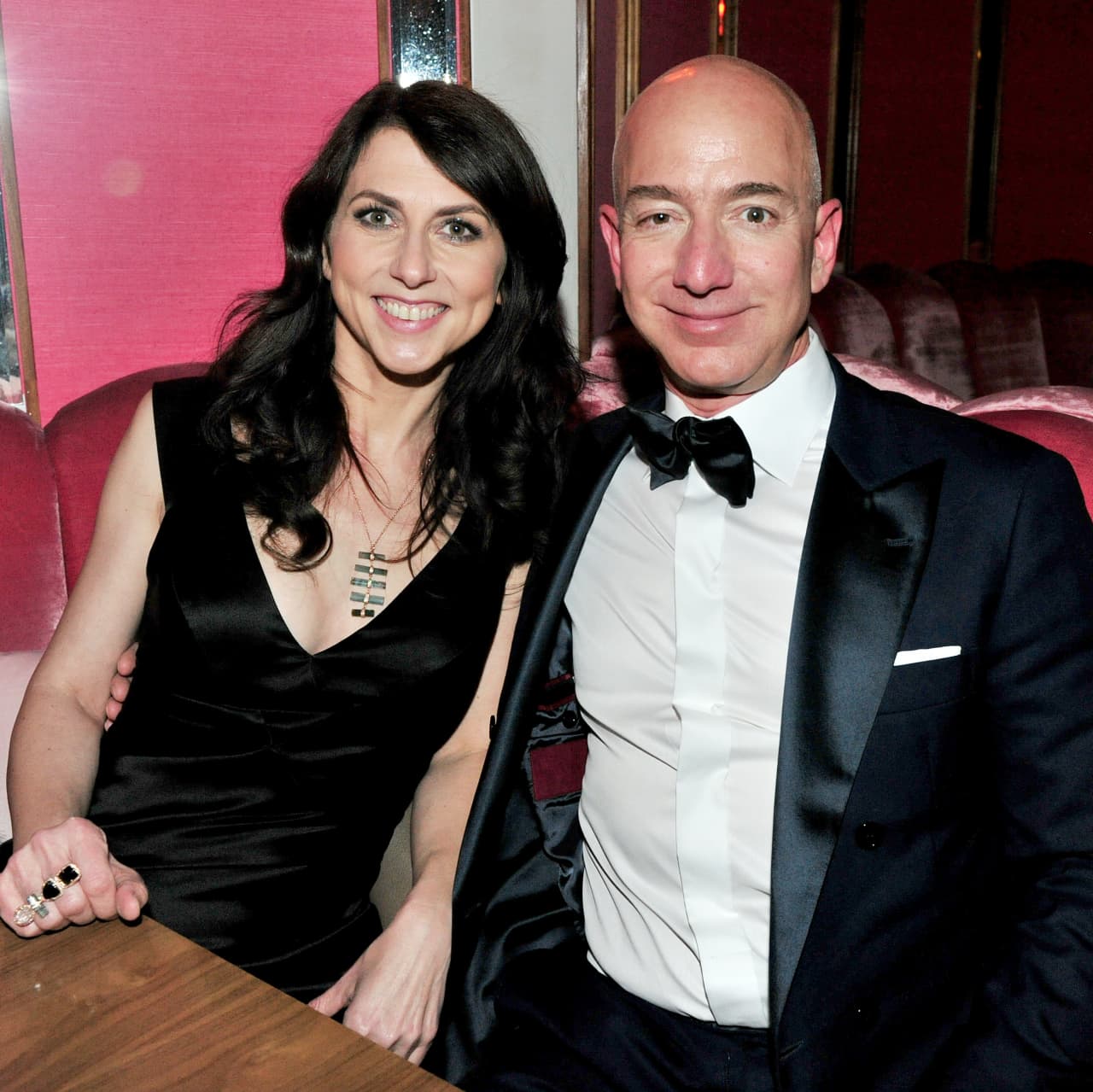 Mackenzie Scott Ex Wife Of Jeff Bezos Gave Away 4 Billion In Four Months And Wants You To Follow Her Lead Marketwatch