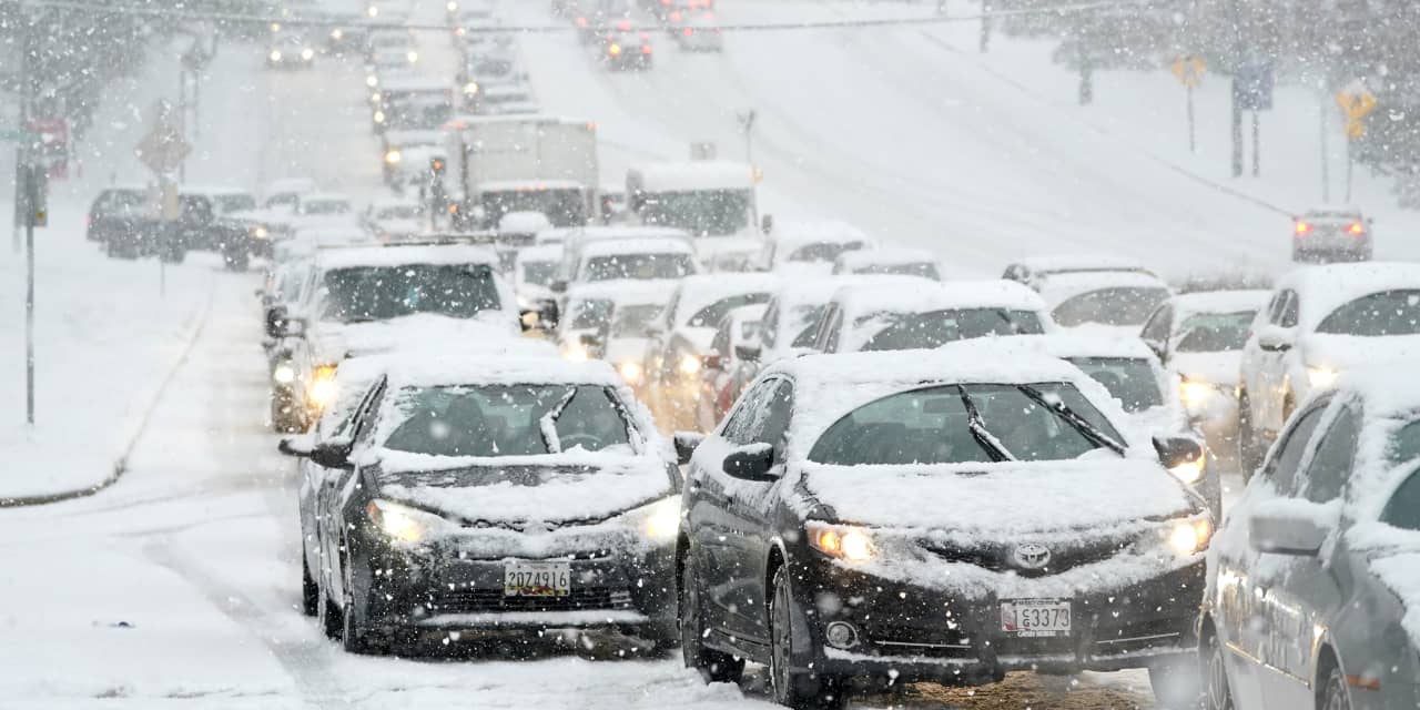 Snowstorm rolls into Northeast, providing another reason to stay home