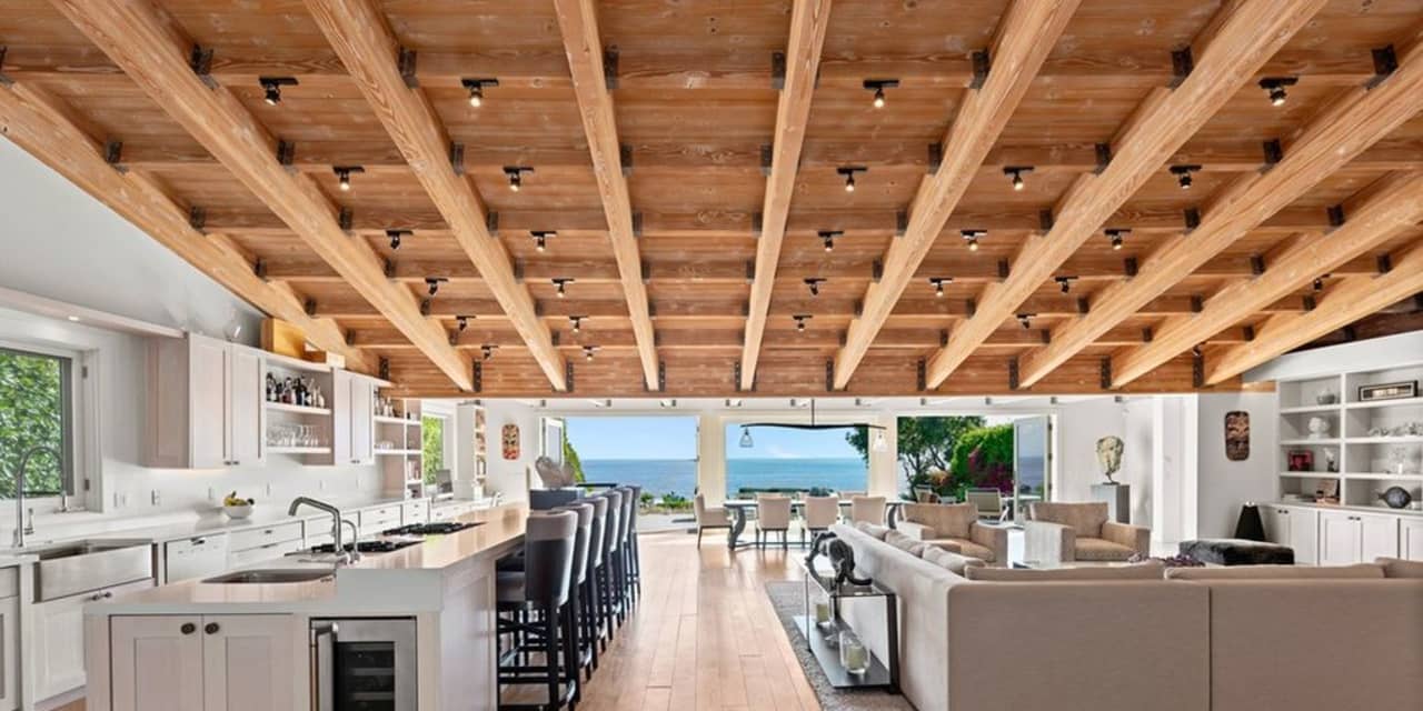 Pop star Avril Lavigne purchases a modern oceanfront home for $7.8 million in Malibu - Vimarsana News