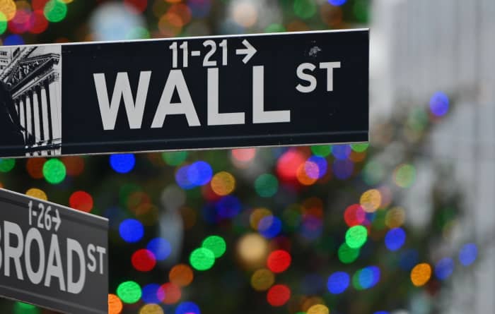 Dow Nasdaq finish with narrow weekly gain on Christmas Eve trade