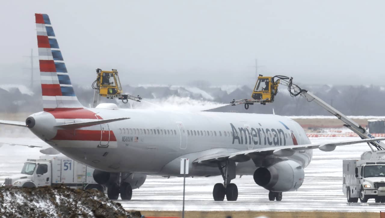 American Airlines provides upbeat revenue outlook despite $200 million hit from winter storm