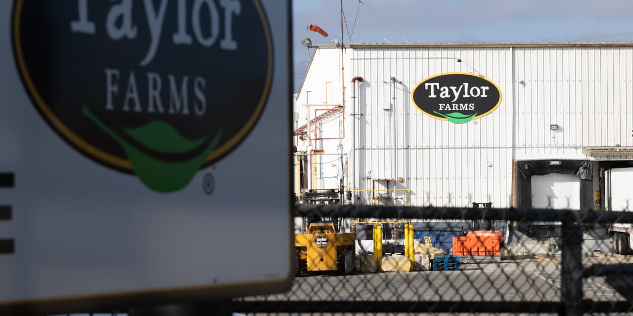 FDA and CDC Investigate Taylor Farms Lettuce in Cyclospora Outbreak