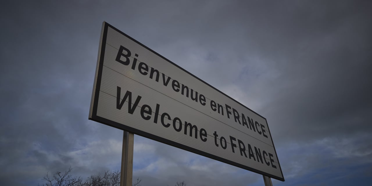 La segunda ola de COVID ahora es más mortal en Francia que la primera y se está extendiendo rápidamente por Europa.