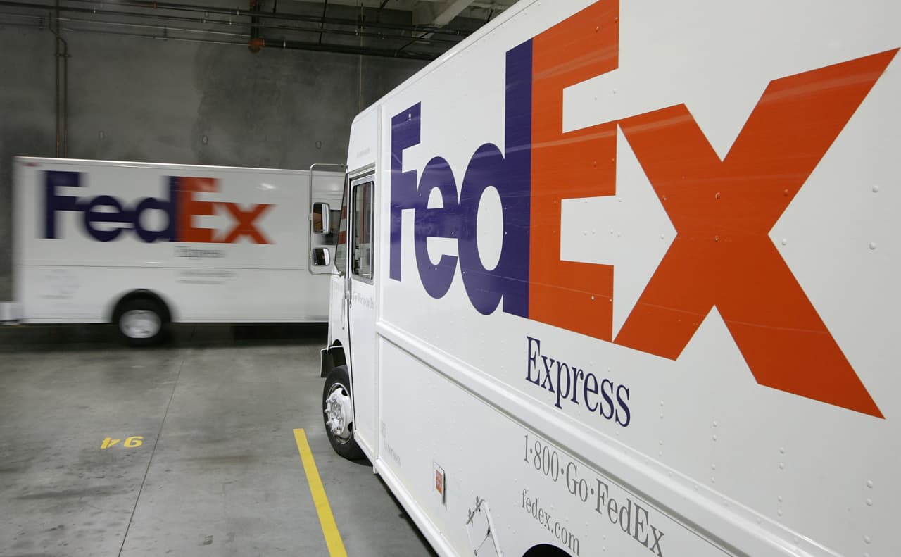 FedEx starts the fight for tariff refunds by suing the Trump administration