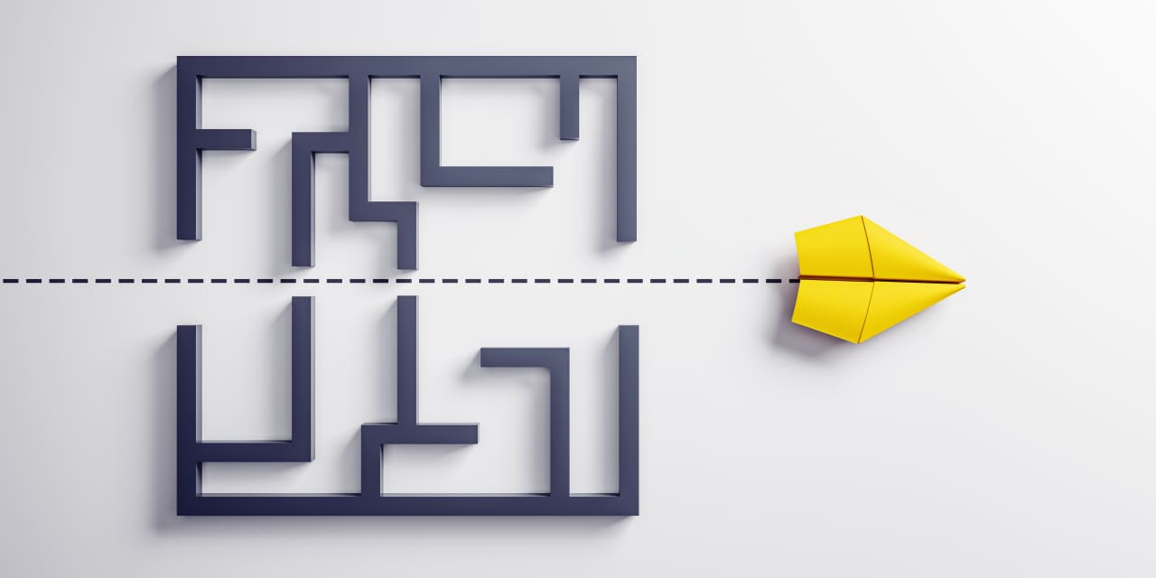 Should I use my financial institution’s free advisers or hire an independent?