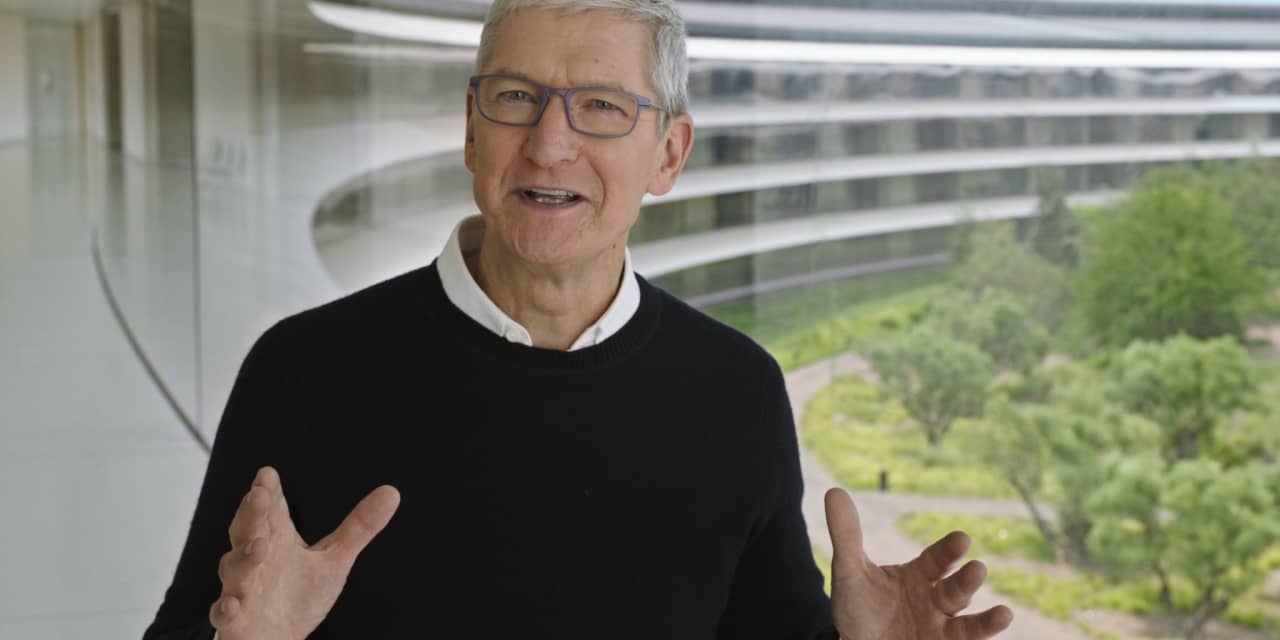 Apple CEO Tim Cook takes photos at Facebook over online privacy