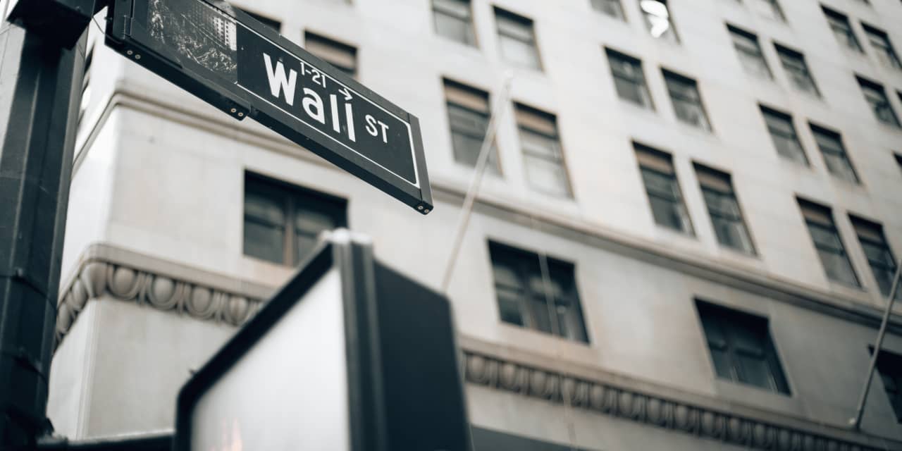 Wall Street Rebound di Tengah Guncangan Minyak — S&P 500 Dekati 7.400