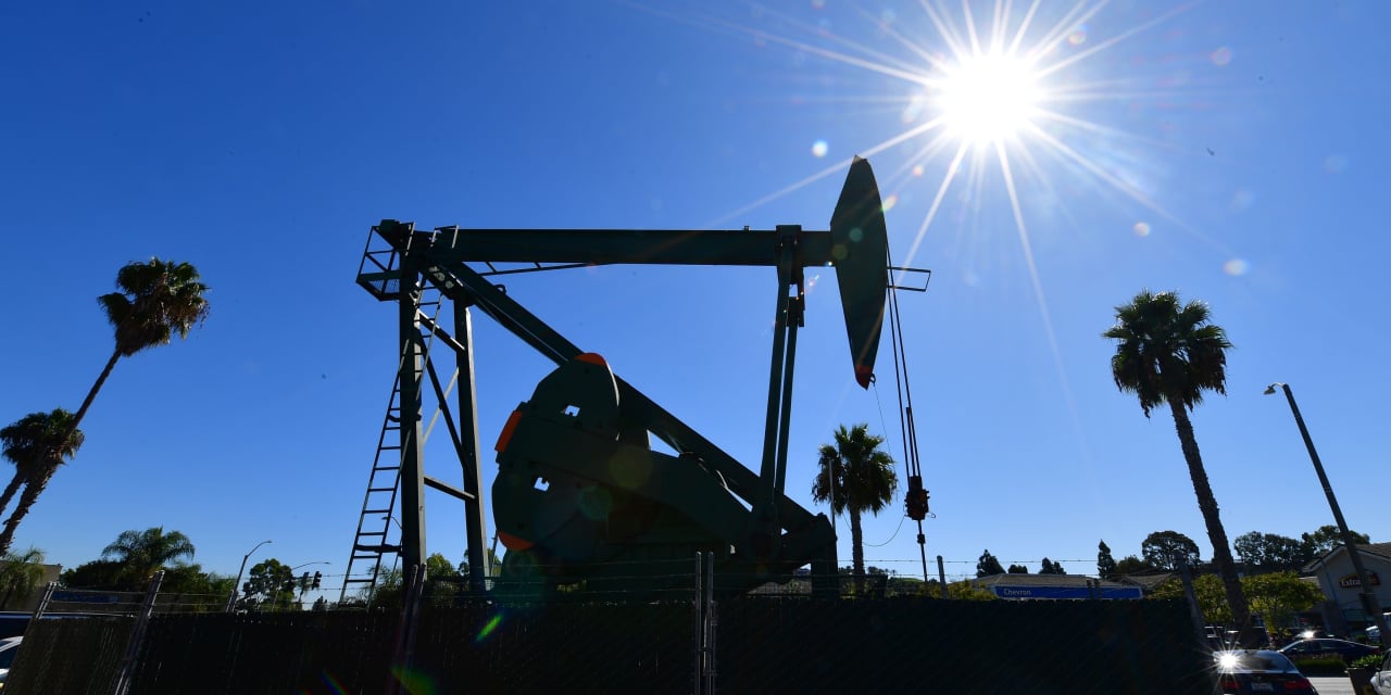 Oil prices extend gains, amid slow yields in Texas production, a broader commodity rally