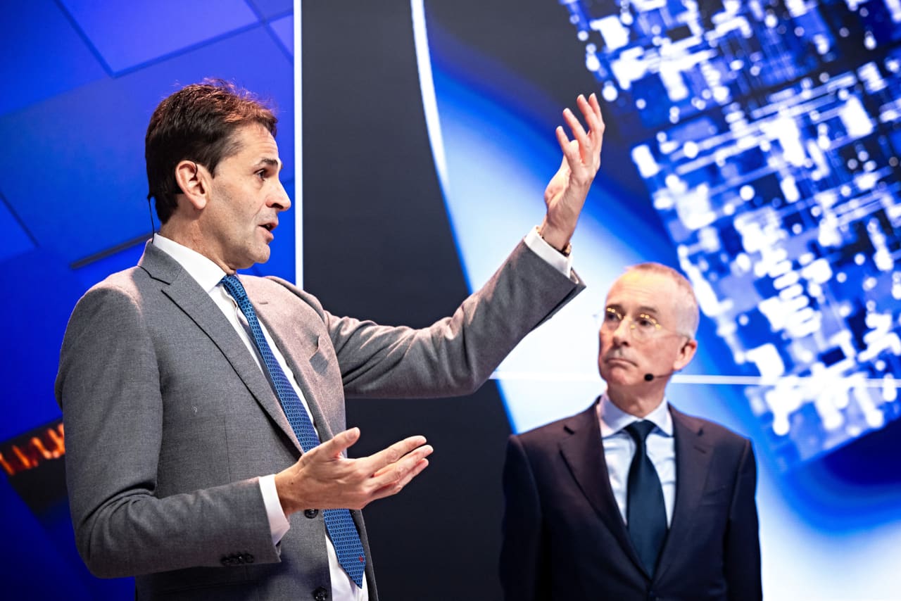 ASML bookings blow past estimates as SK Hynix plans capital-expenditure boost