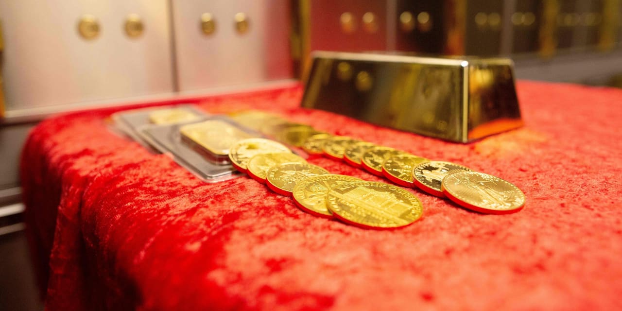 Gold prices will plummet as the U.S. dollar strengthens ahead of Fed policy updates