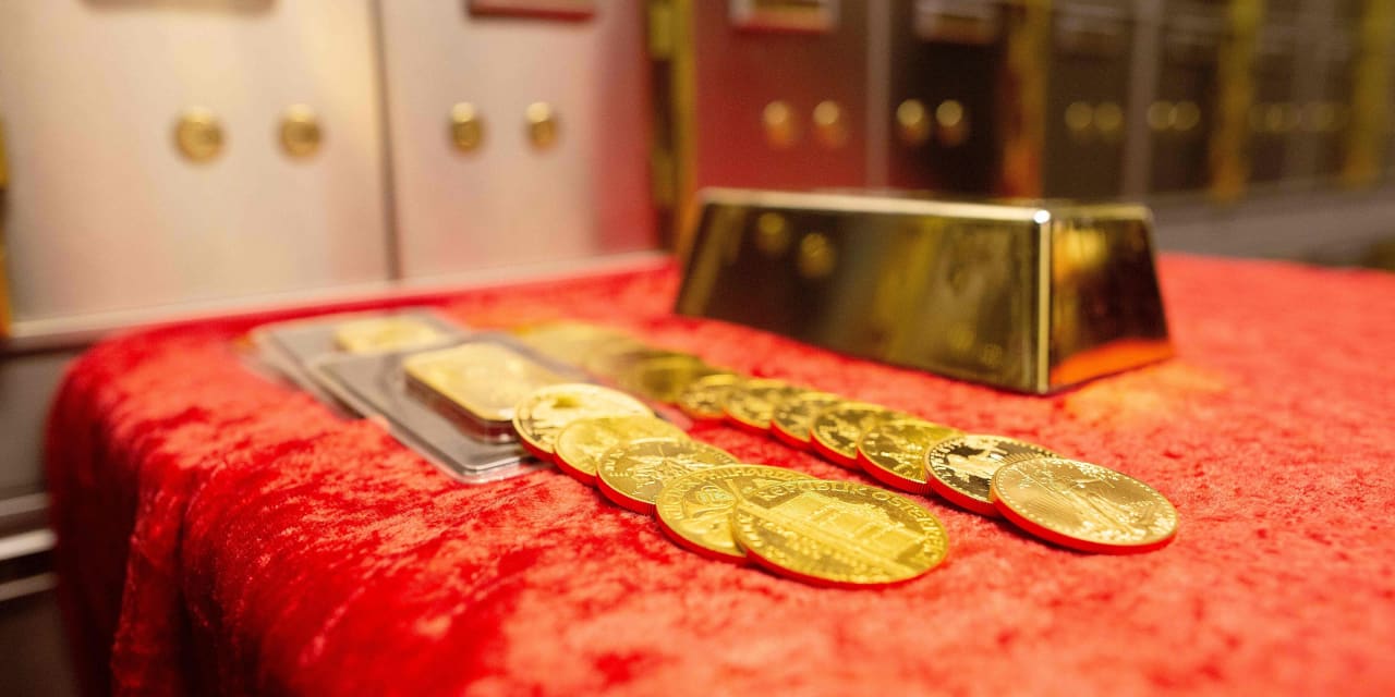 Gold prices will plummet as the U.S. dollar strengthens ahead of Fed policy updates