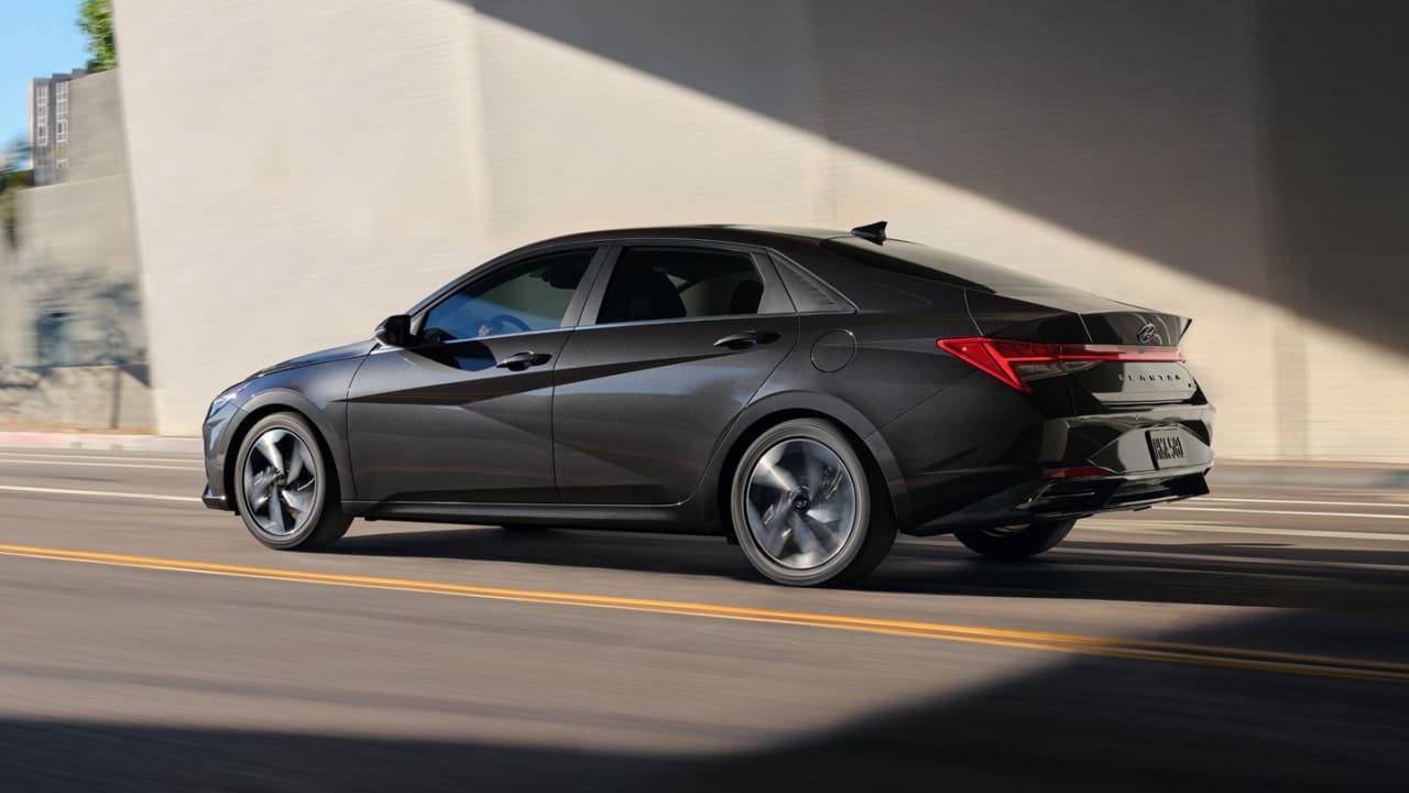 The 2021 Hyundai Elantra Vs The 2021 Honda Civic Which Is Better Marketwatch