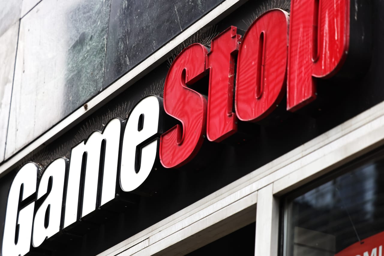 GameStop shares slide 15% on top- and bottom-line misses for fourth quarter