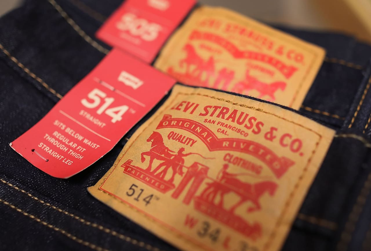 Levi Strauss stock falls 5% as outlook is cut following inventory