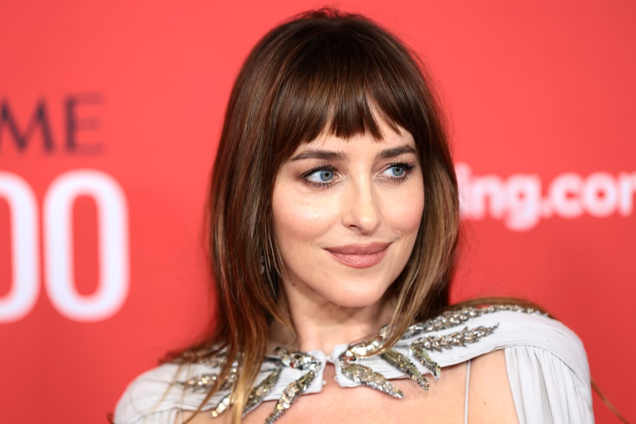 Dakota Johnson lists stunning midcentury modern ‘tree house’ in L.A. for $6 million