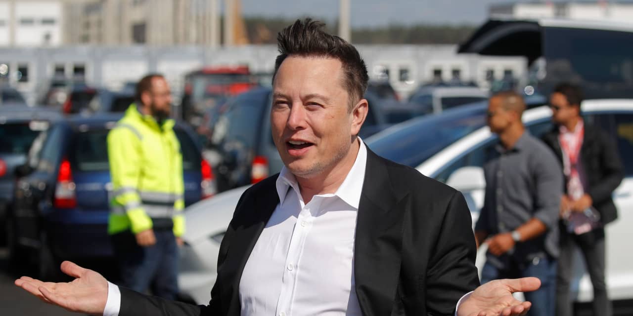 Elon Musk says he takes a break from Twitter