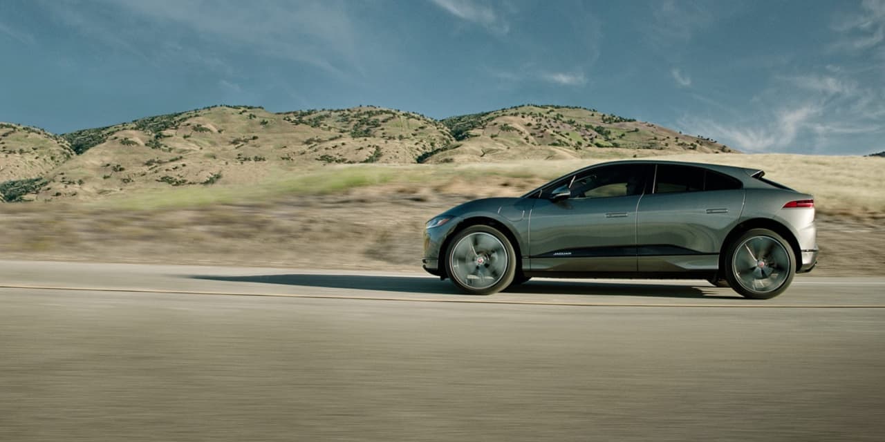 The 2021 sporty Jaguar I-Pace is on the rise and it’s fun to drive