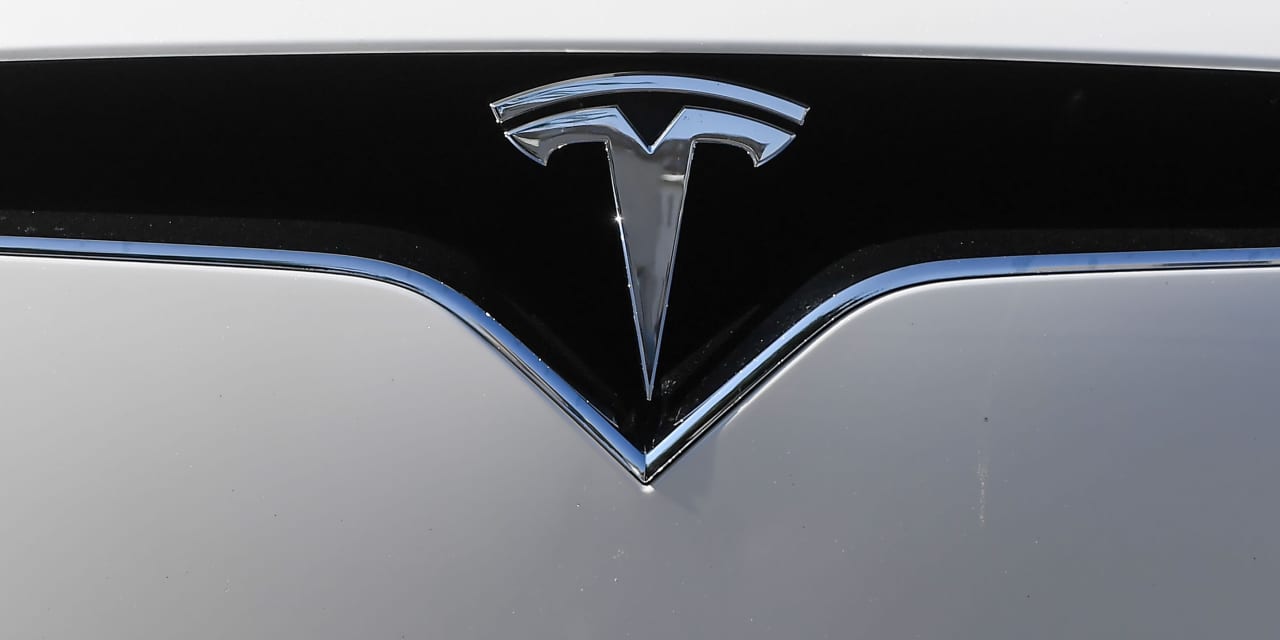 Feds send team to investigate Tesla crash in Southern California that killed 3