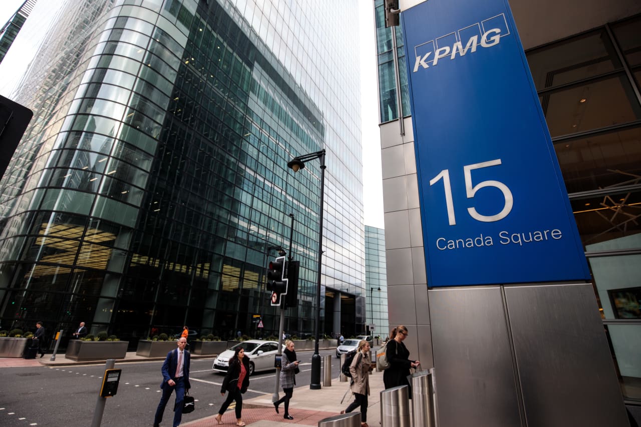 kpmg-boss-quits-after-telling-staff-to-stop-moaning-about-covid-work-conditions-marketwatch