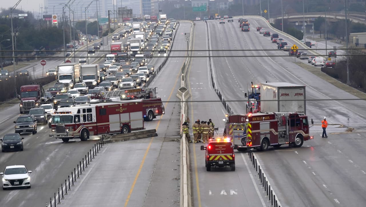 6 People Die in Texas Crash Involving More Than 100 Vehicles - The