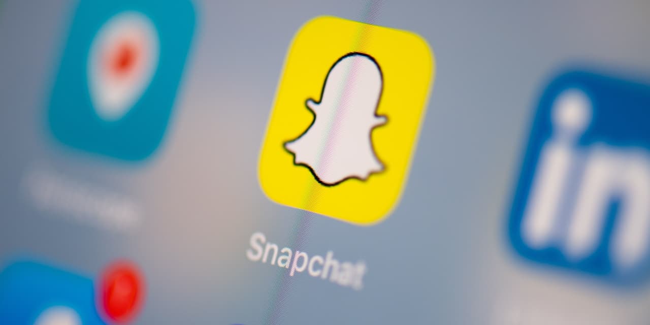 Snap shares rise 6% on better-than-expected sales, earnings