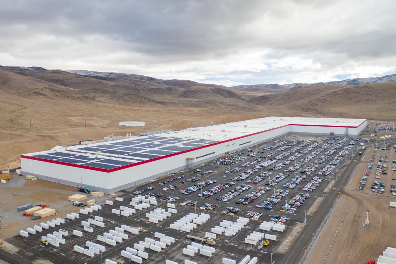 Tesla to give 10% pay raises to hourly workers at its Nevada ...
