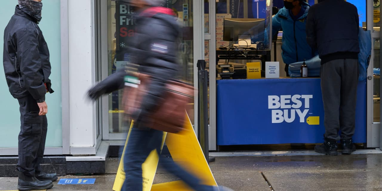 Best Buy expects to close more than 20 stores this year, with much more on the way as the business evolves online