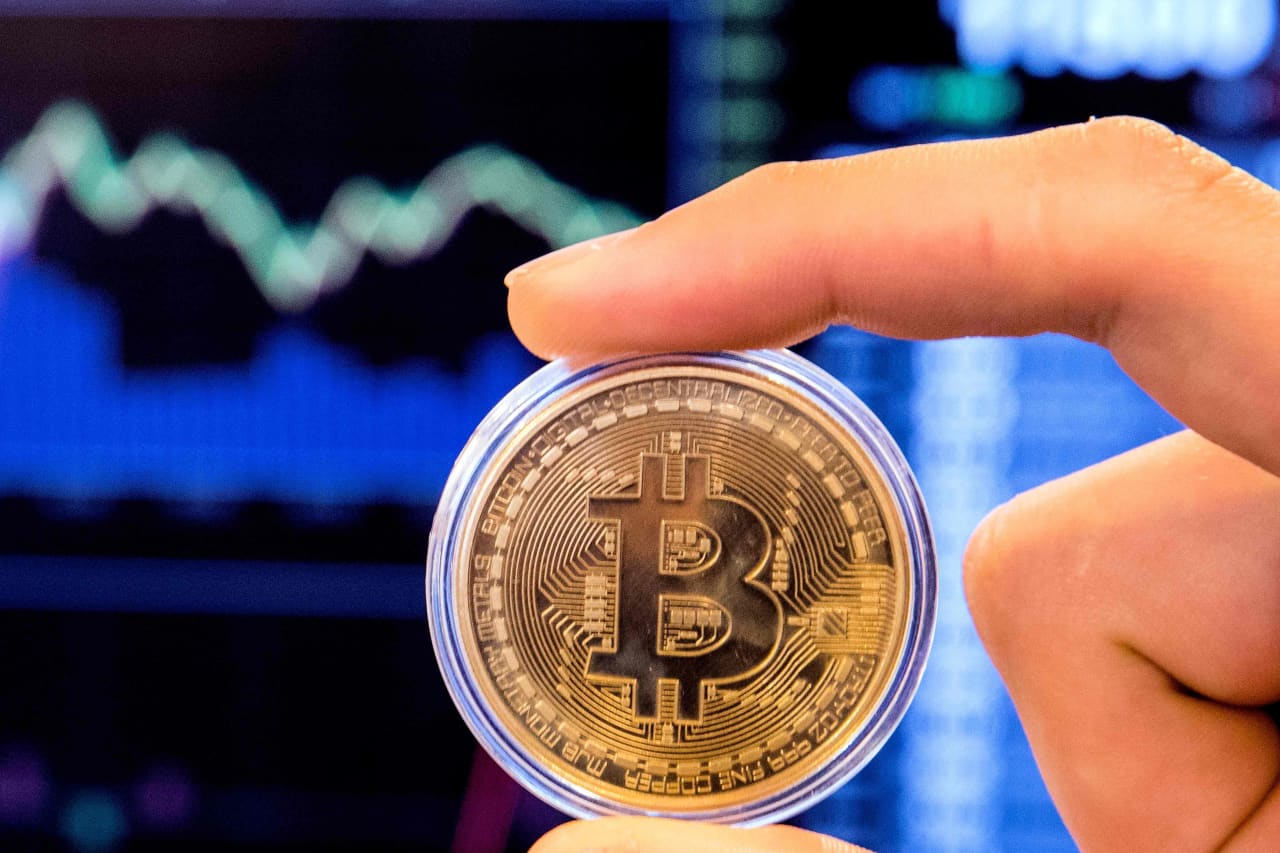 Bitcoin rises after Trump tariffs lead to worst stock-market rout in 5  years. Will the crypto end up a safe haven? - MarketWatch