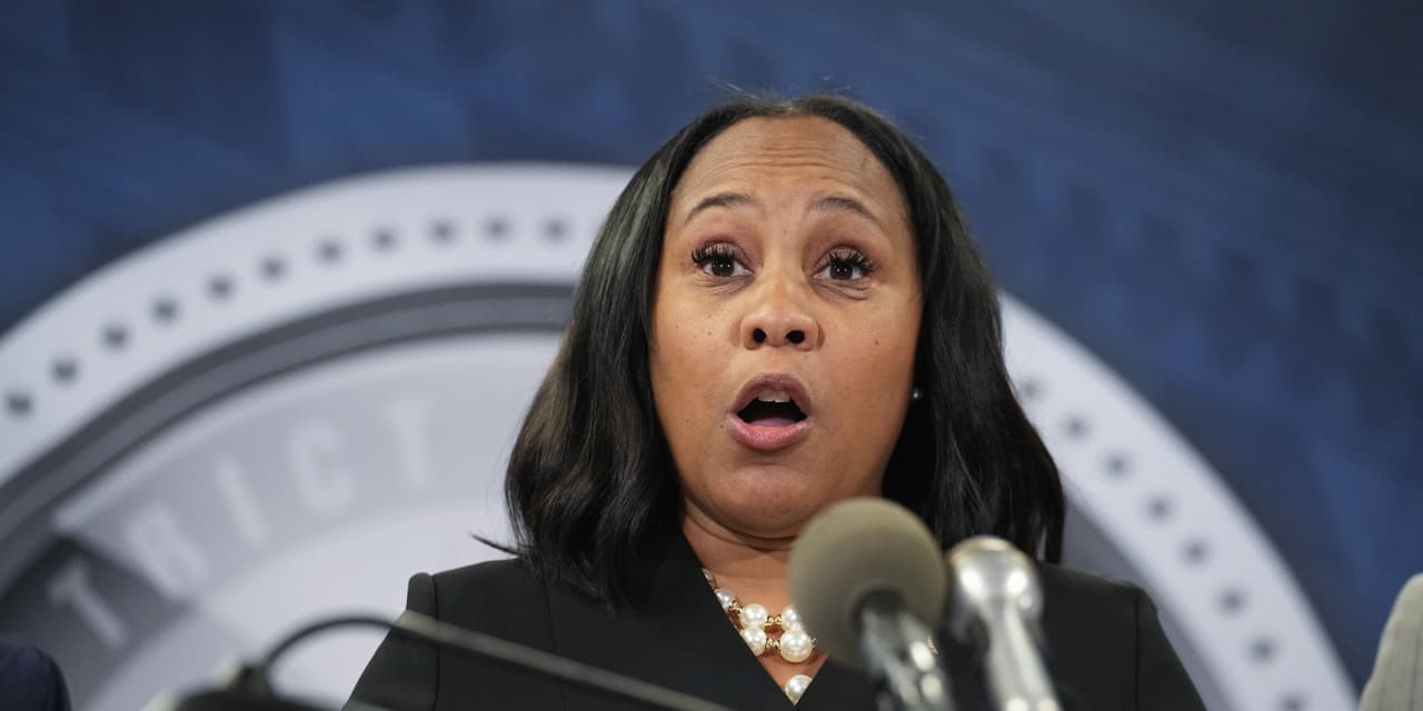 Relationship of Georgia DA Fani Willis, prosecutor in Trump case disclosed - Vimarsana News