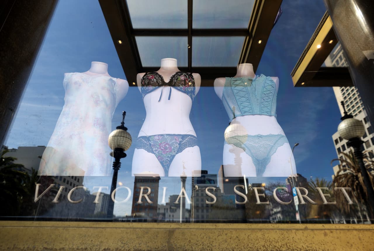 Victoria’s Secret taps retail veteran as new CFO, but stock sells off