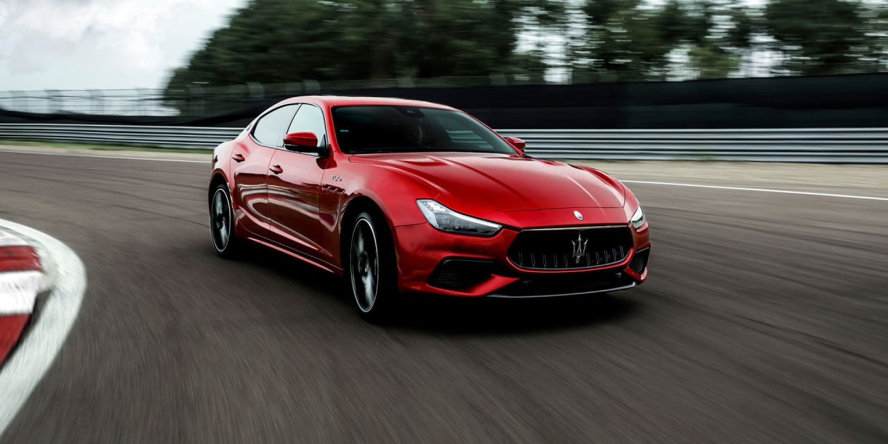 What is it like to drive a Maserati Ghibli 2021?