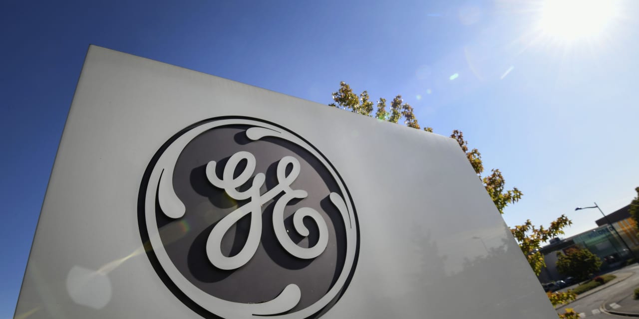 Saham General Electric tenggelam setelah proposal reverse share split, yang mengkonfirmasikan kesepakatan AerCap senilai $ 30 miliar