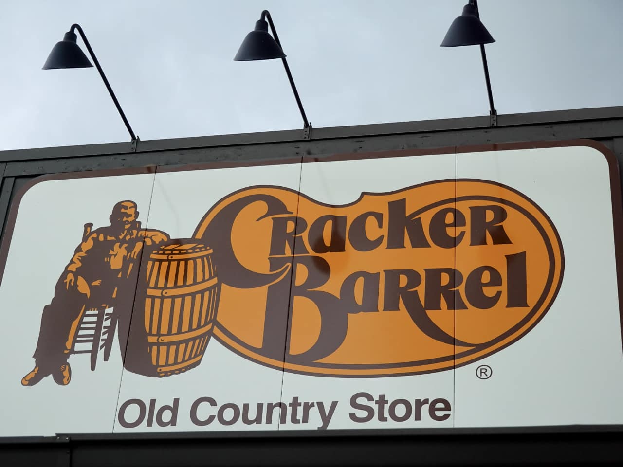Cracker Barrel tried to win back customers by abandoning its logo and remodels. But it still sees fewer diners up ahead.