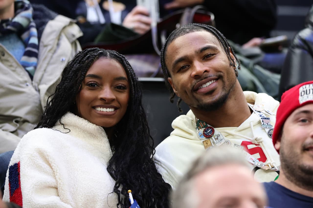 After one month in their custom Texas home, Simone Biles and Jonathan Owens head for Indianapolis