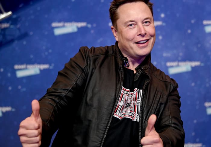 snl-cast-members-slam-elon-musk-s-upcoming-appearance-in-now-deleted