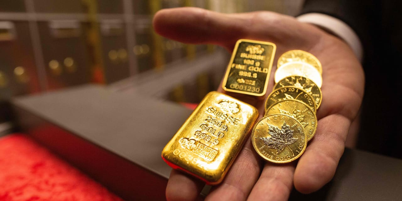 Gold prices drop after “solid” ADP data, as traders await Fed decision