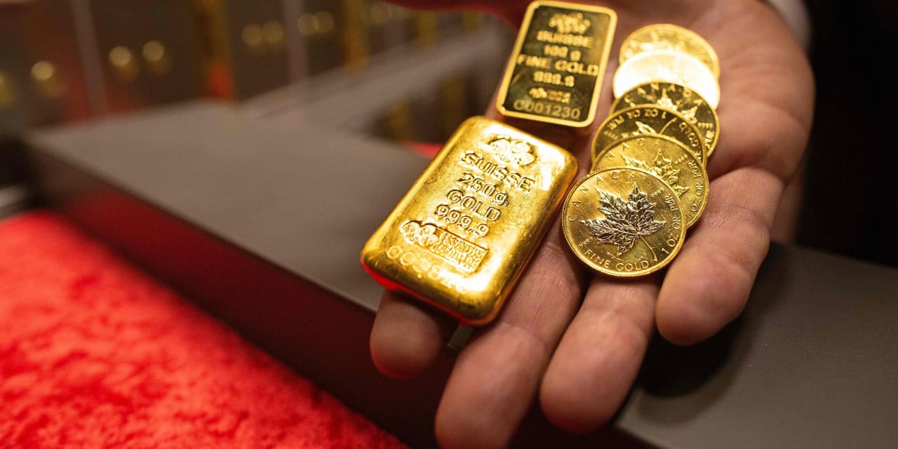 Gold prices drop after “solid” ADP data, as traders await Fed decision